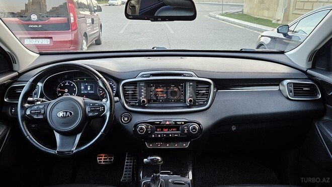 Kia Sorento-13