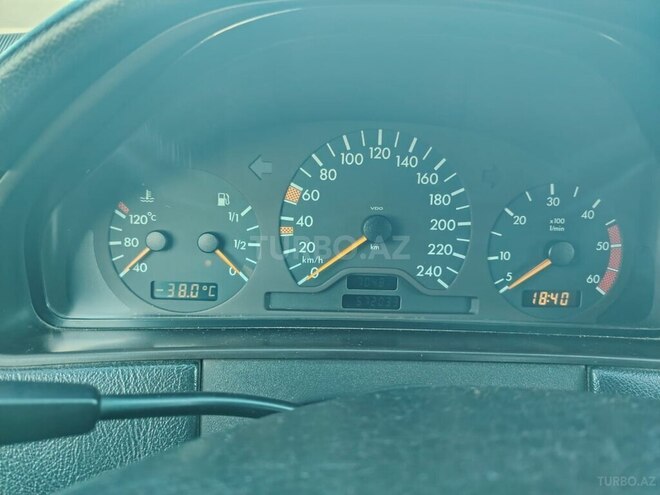 Mercedes E 220 d 1999, 526,033 km - 2.2 l - Sumqayıt