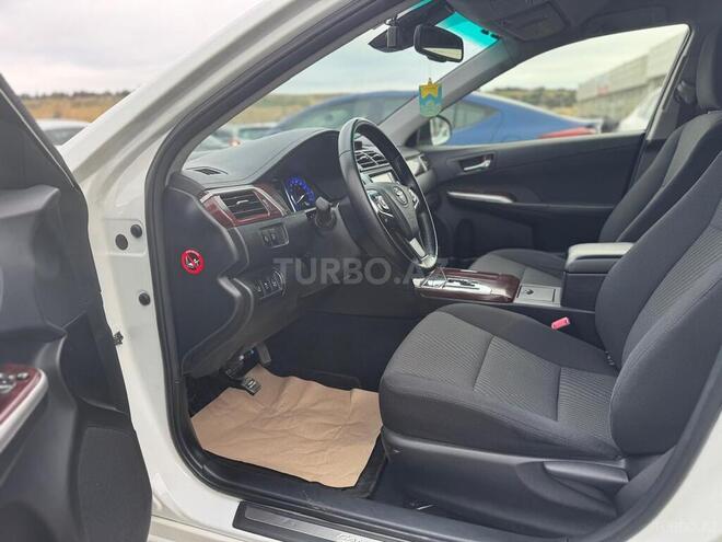 Toyota Camry-13