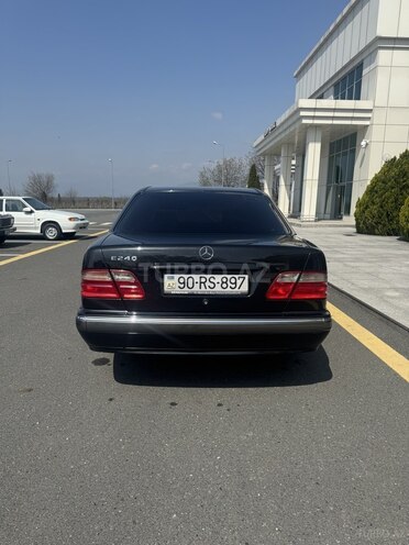 Mercedes E 240 1999, 194,000 km - 2.4 l - Zaqatala