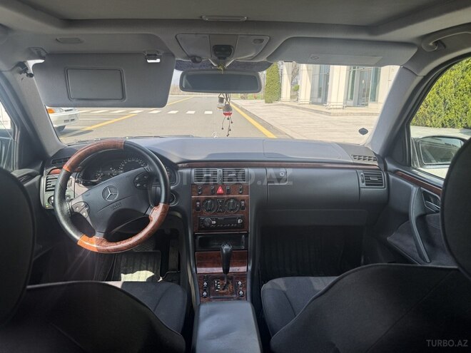 Mercedes E 240 1999, 194,000 km - 2.4 l - Zaqatala