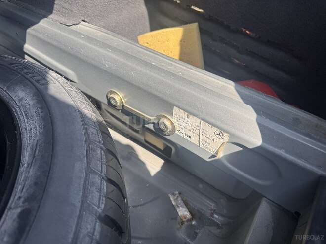 Mercedes E 240 1999, 194,000 km - 2.4 l - Zaqatala
