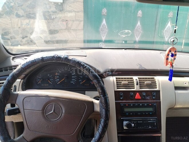 Mercedes E 230 1996, 536,000 km - 2.3 л - Goranboy
