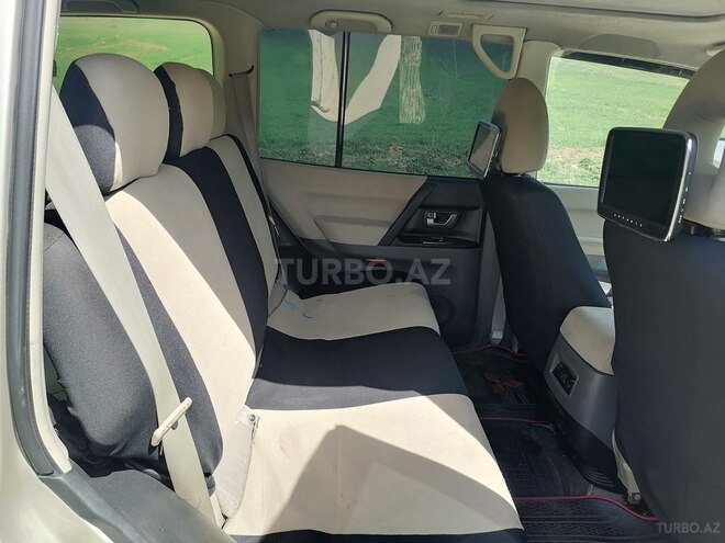 Mitsubishi Pajero 2004, 300,747 km - 3.0 l - Yardımlı