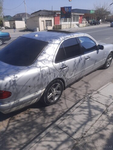 Mercedes E 240 1998, 300,000 km - 2.4 l - Mingəçevir