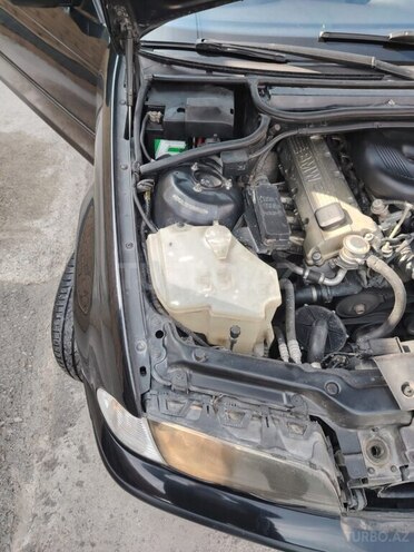 BMW 318 1999, 412,000 km - 1.9 l - Şamaxı