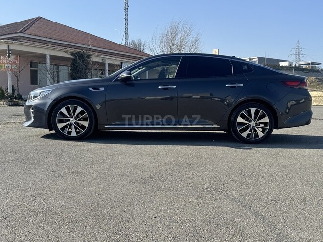 Kia K5-4