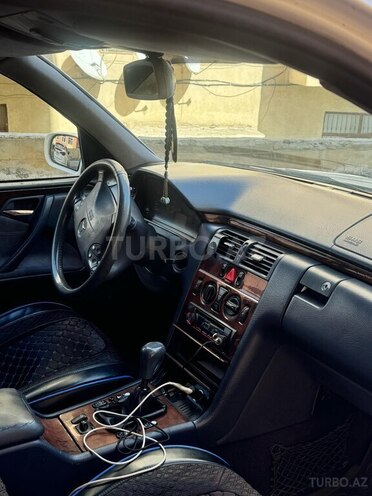 Mercedes E 220 d 2001, 317,000 km - 2.2 l - Bakı