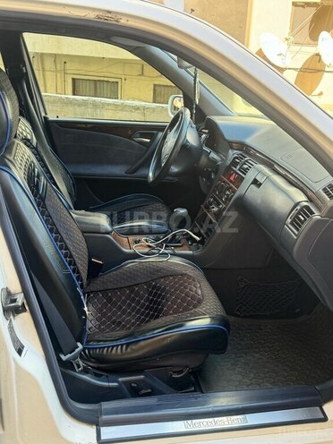 Mercedes E 220 d 2001, 317,000 km - 2.2 l - Bakı