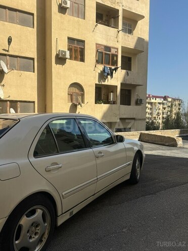 Mercedes E 220 d 2001, 317,000 km - 2.2 l - Bakı