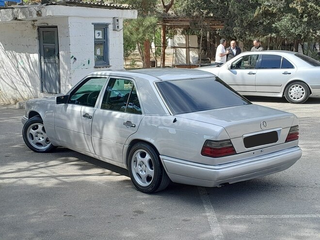 Mercedes E 220 1994, 318,932 km - 2.2 l - Sumqayıt