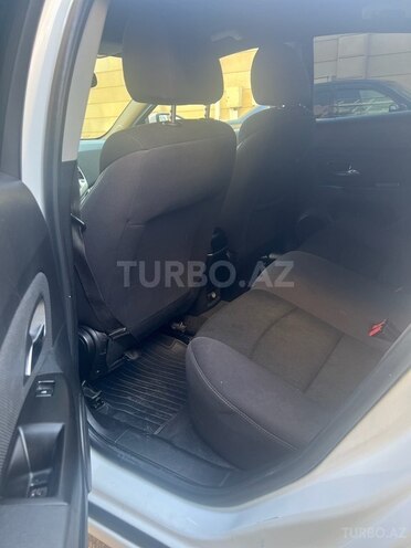 Chevrolet Cruze-17