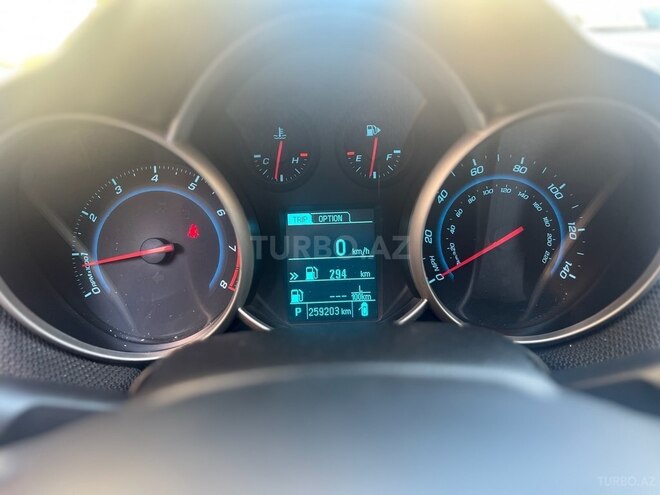 Chevrolet Cruze-12