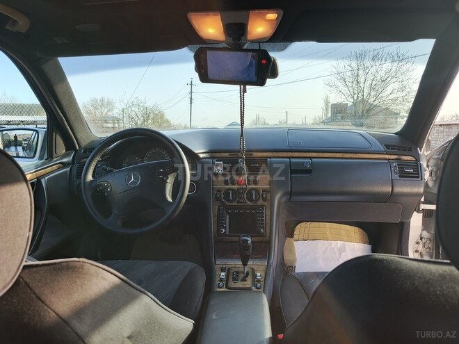 Mercedes E 220 d 1999, 437,000 km - 2.2 л - İmişli