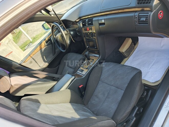 Mercedes E 220 d 1999, 437,000 km - 2.2 л - İmişli