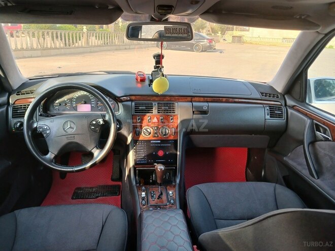 Mercedes E 270 2000, 50,000 km - 2.7 l - Saatlı