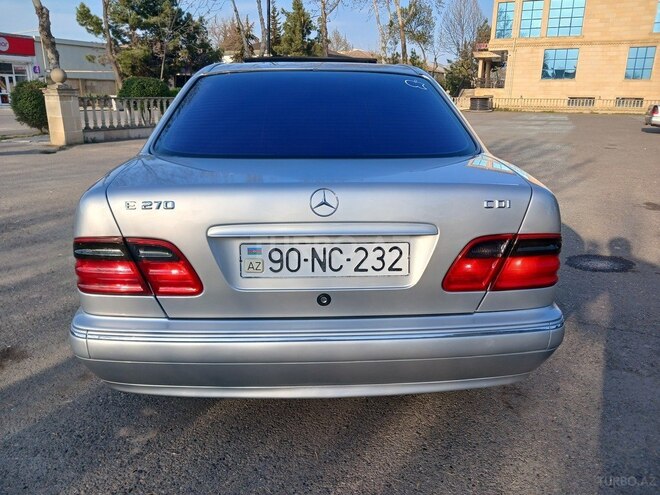 Mercedes E 270 2000, 50,000 km - 2.7 l - Saatlı