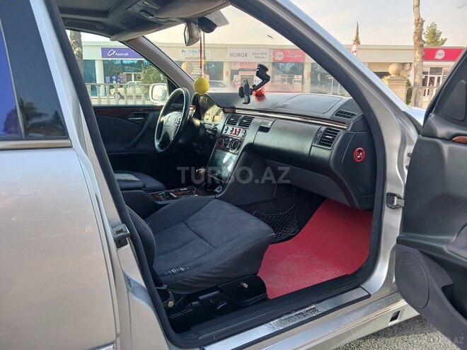 Mercedes E 270 2000, 50,000 km - 2.7 l - Saatlı