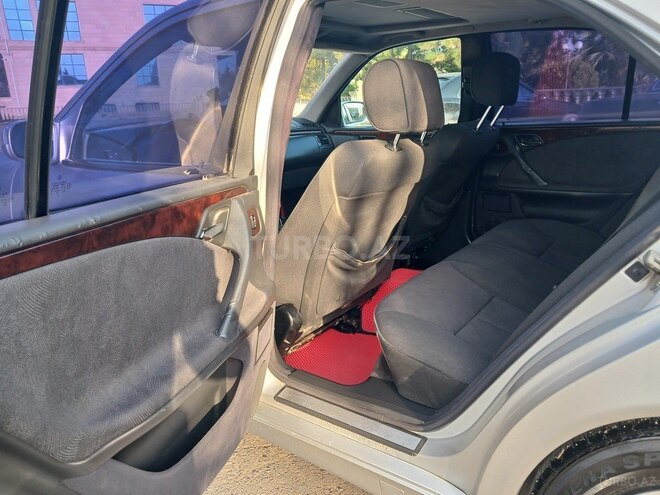 Mercedes E 270 2000, 50,000 km - 2.7 l - Saatlı
