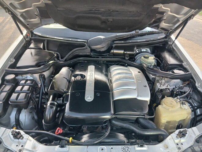 Mercedes E 270 2000, 50,000 km - 2.7 l - Saatlı