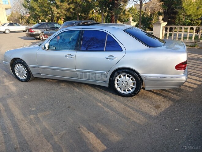 Mercedes E 270 2000, 50,000 km - 2.7 l - Saatlı