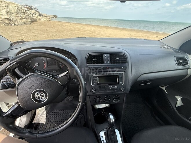 Volkswagen Polo 2015, 87,300 km - 1.6 l - Bakı