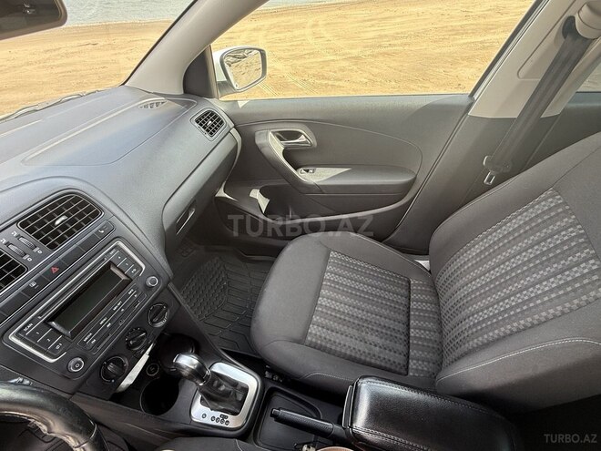 Volkswagen Polo 2015, 87,300 km - 1.6 l - Bakı