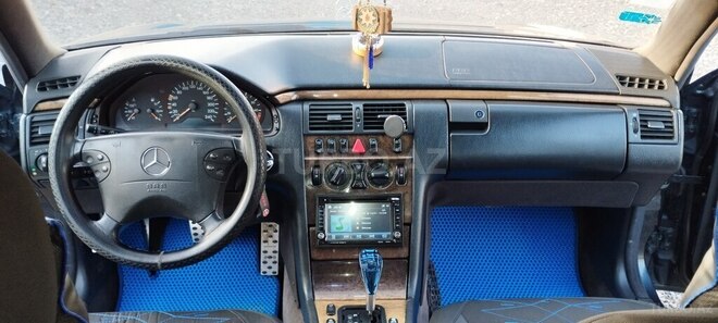 Mercedes E 240 1999, 240,000 km - 2.4 l - Sabirabad