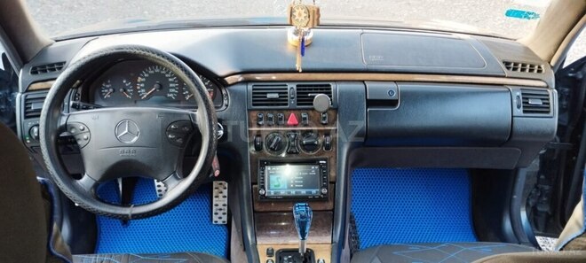 Mercedes E 240 1999, 350,000 km - 2.4 l - Sabirabad