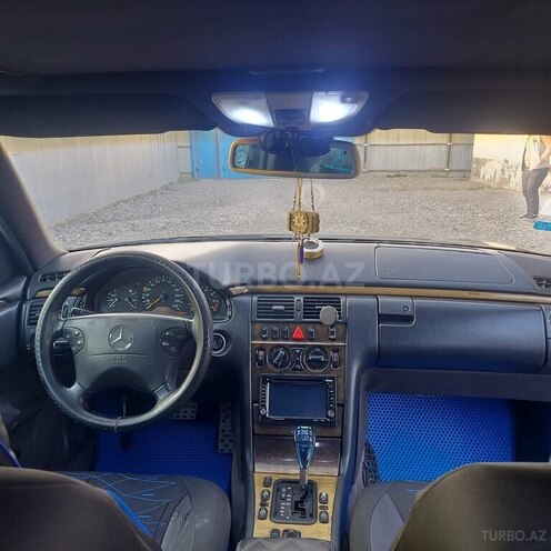 Mercedes E 240 1999, 350,000 km - 2.4 l - Sabirabad