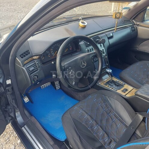 Mercedes E 240 1999, 350,000 km - 2.4 l - Sabirabad