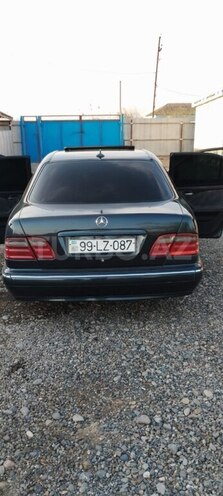 Mercedes E 240 1999, 350,000 km - 2.4 l - Sabirabad