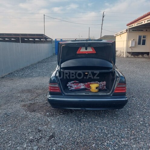 Mercedes E 240 1999, 350,000 km - 2.4 l - Sabirabad