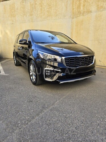 Kia Carnival-1