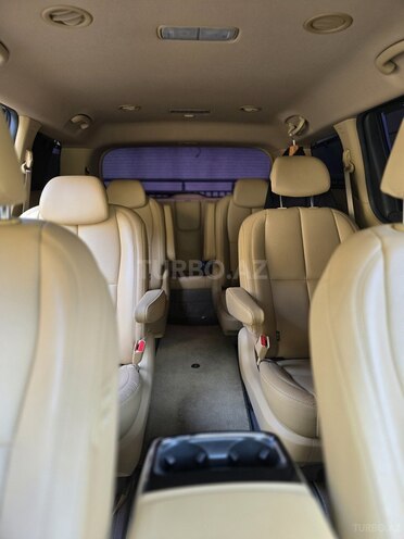 Kia Carnival-5