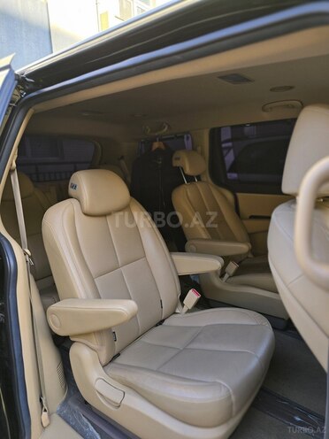 Kia Carnival-2