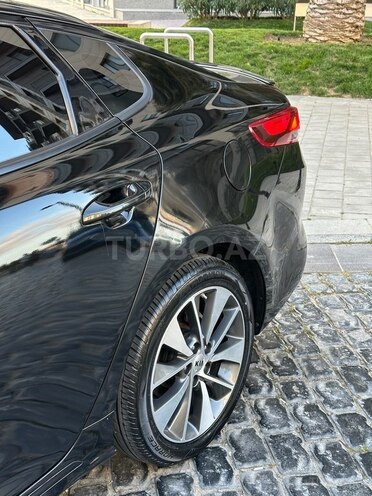 Kia K5-4