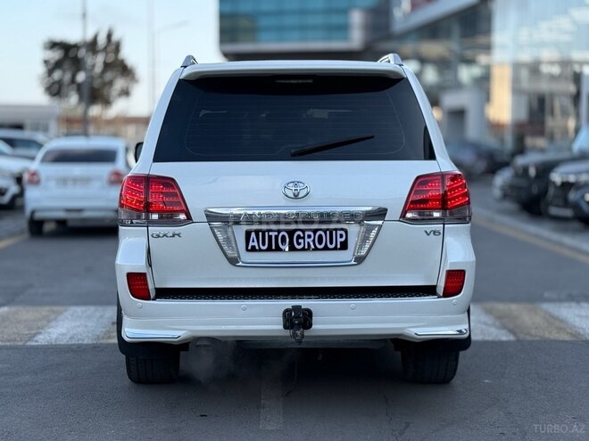 Toyota Land Cruiser-5