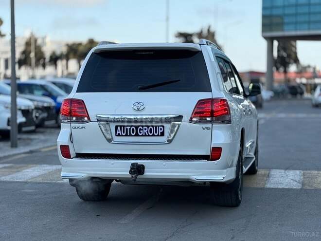 Toyota Land Cruiser-9