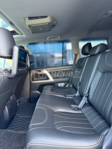 Toyota Land Cruiser-13
