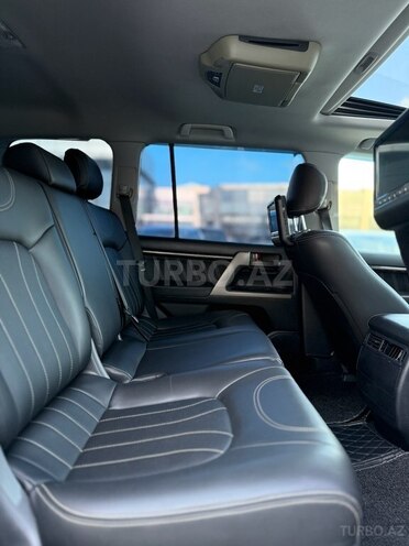 Toyota Land Cruiser-19