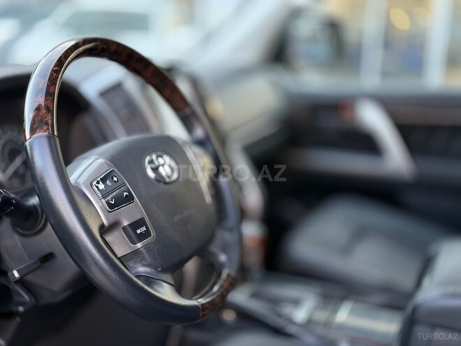 Toyota Land Cruiser-16