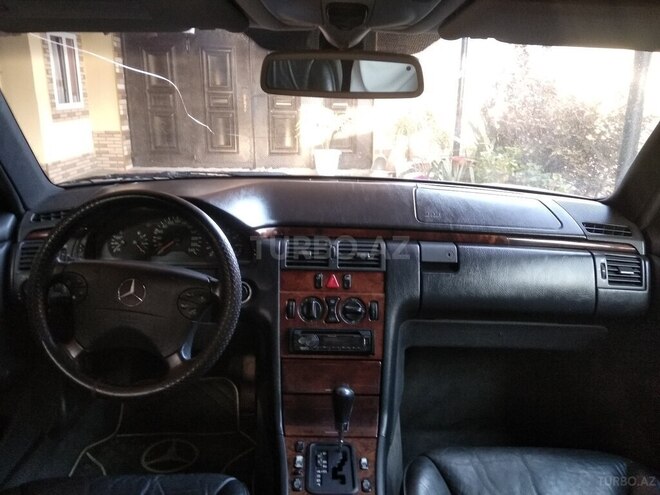 Mercedes E 240 1997, 200,000 km - 2.4 l - Cəlilabad