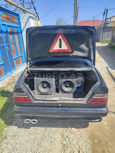 Mercedes E 260 1989, 584,697 km - 2.6 l - Bakı