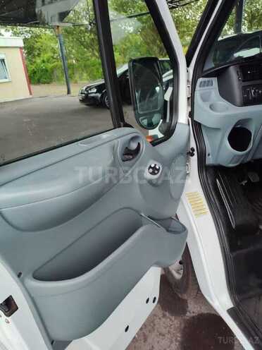 Ford Transit-16