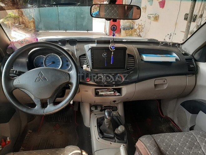 Mitsubishi L200 2007, 240,000 km - 2.5 l - Bakı