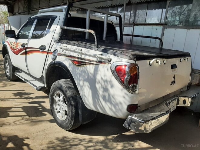 Mitsubishi L200 2007, 240,000 km - 2.5 l - Bakı