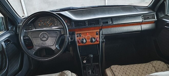Mercedes E 200 1992, 590,000 km - 2.0 l - Tovuz