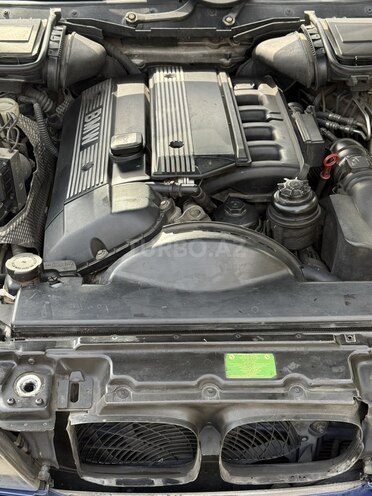 BMW 528 2000, 200,000 km - 2.8 л - Balakən
