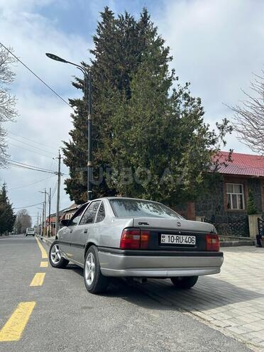 Opel Vectra 1994, 500,000 km - 2.0 l - Qax